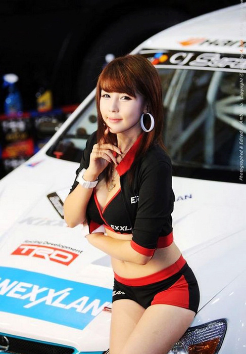 韓國車模李智友