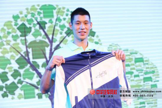 2013成都車展林書豪展示健康校服 2013成都車展林書豪展示健康校服