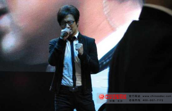 2013成都車展好聲音導師汪峰獻唱 2013成都車展好聲音導師汪峰獻唱