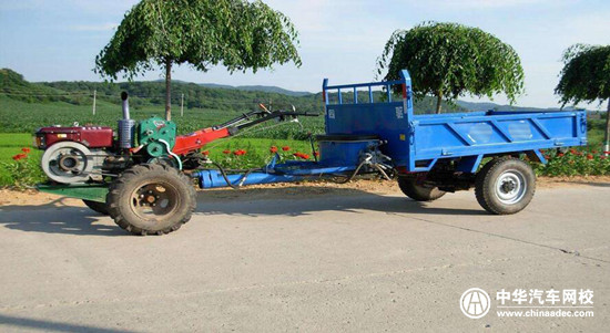 “活久見”一輛車兩個駕駛倉到底誰說了算？@ahlsjy.cn