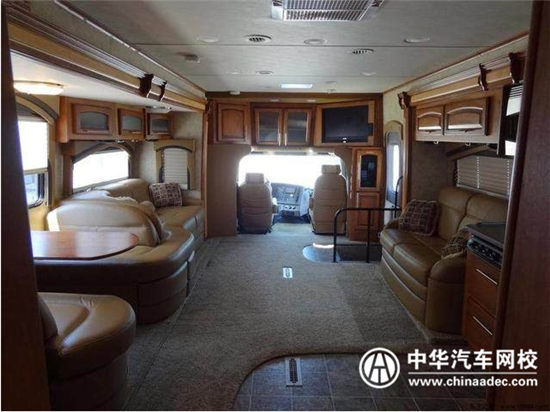 成龍買福萊納QX390房車安度晚年生活@ahlsjy.cn