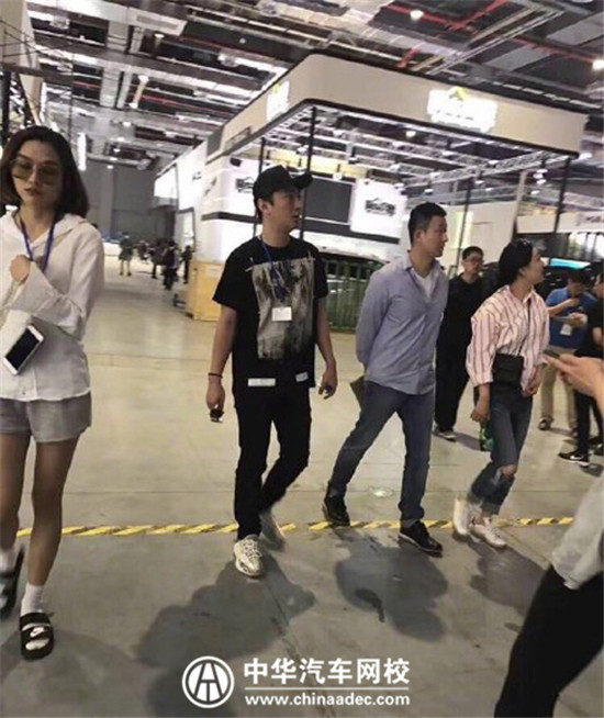 王思聰逛上海車展 怒提兩臺勞斯萊斯！@ahlsjy.cn