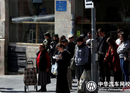 以色列高速公路上全體民眾下車默哀@ahlsjy.cn