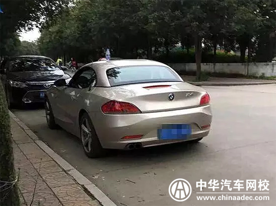 大學校門口車頂放瓶飲料原來是啪啪啪交易！@ahlsjy.cn