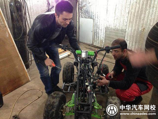 老外精心為女兒打造復古式敞篷跑車 人帥車更帥！@ahlsjy.cn