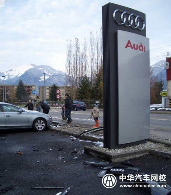 美女視奧迪4S店為碰碰車樂園！@ahlsjy.cn
