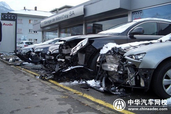 美女視奧迪4S店為碰碰車樂園！@ahlsjy.cn