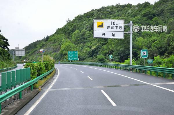 自動擋的車下坡D檔踩剎車很危險？我都不會開車了@ahlsjy.cn