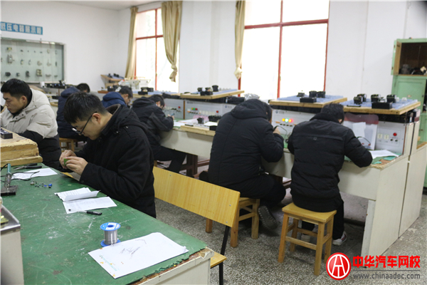 湖南省婁底市在哪里可以考電工證?需要多少錢?@ahlsjy.cn 湖南省婁底市在哪里可以考電工證?需要多少錢?@ahlsjy.cn